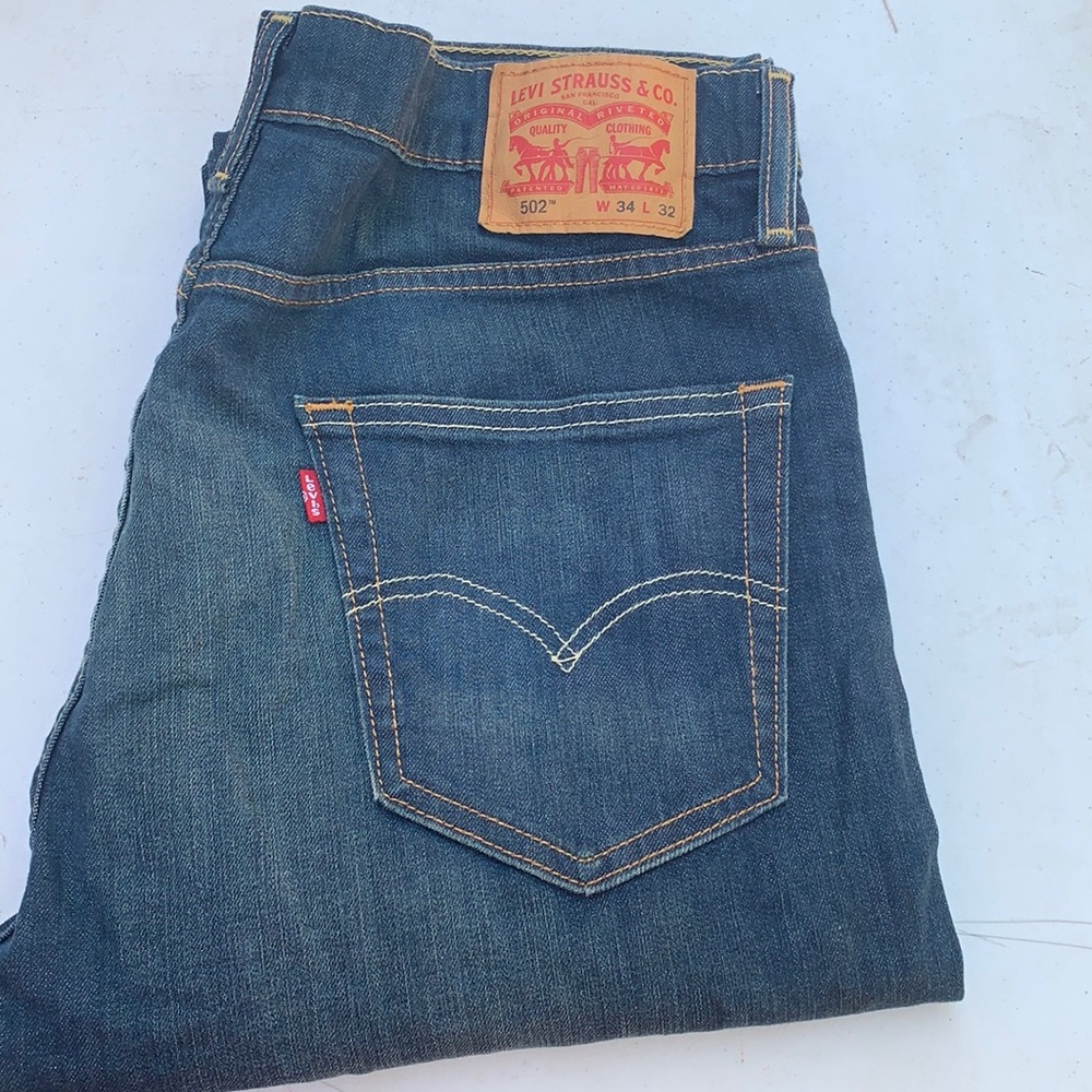 Men Levi Jean size 34x32 style 502